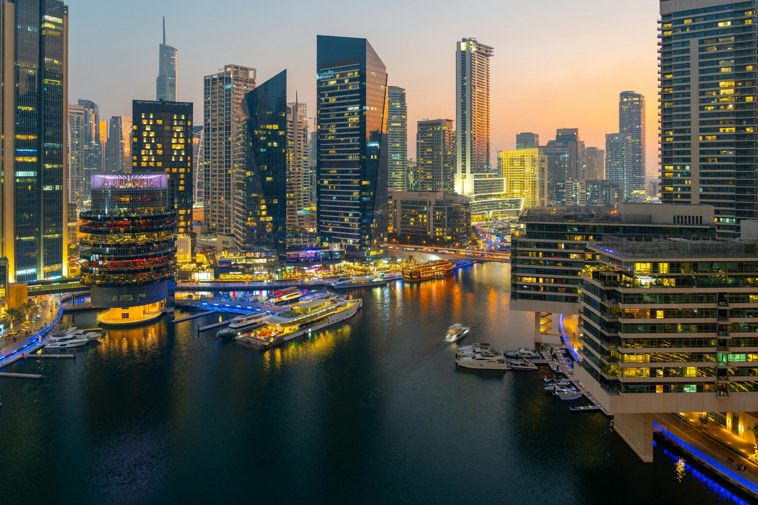Best Time to Hire a Yacht in Dubai