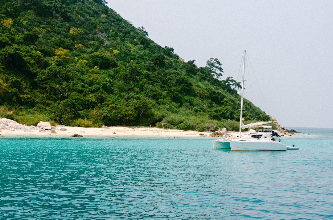 Dubai islands yacht tour private